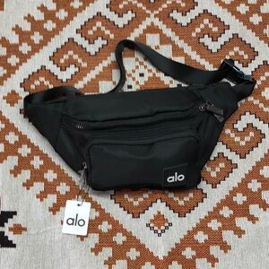 ALO Yoga | Bags | Alo Yoga Explorer Fanny Pack Black Belt Bag